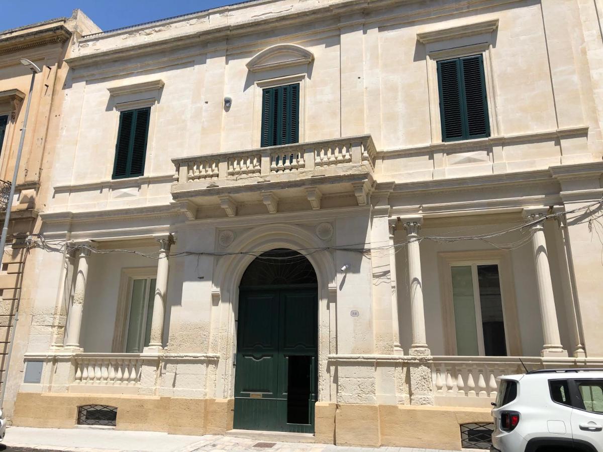 Carlo V - Con Piscina E Giardino Privati Daire Lecce Dış mekan fotoğraf