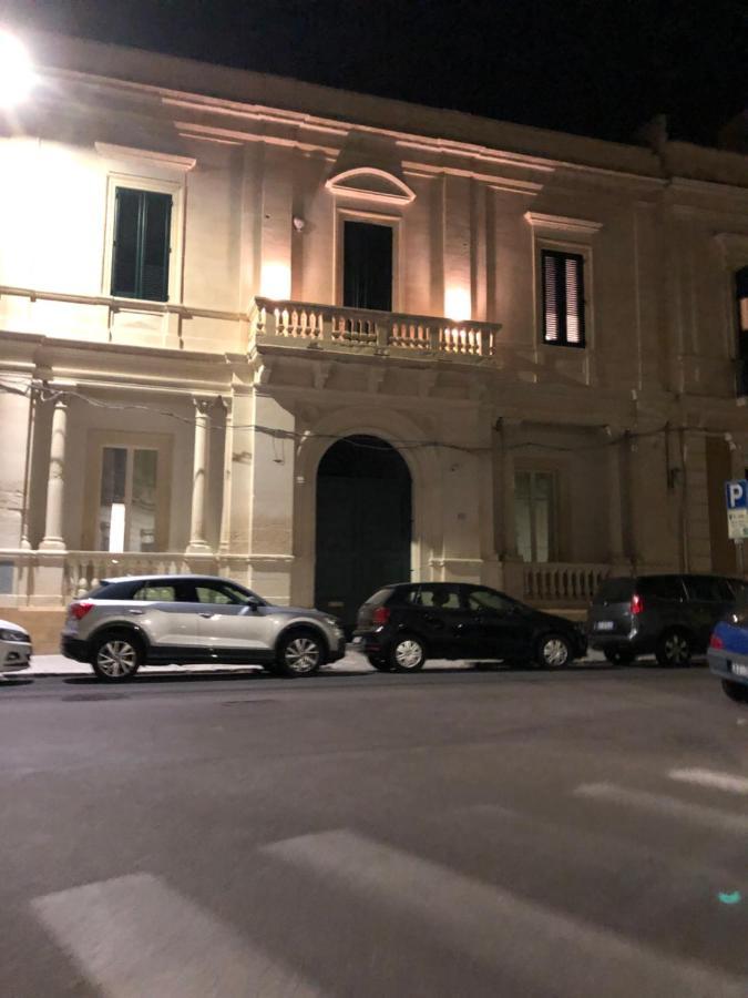 Carlo V - Con Piscina E Giardino Privati Daire Lecce Dış mekan fotoğraf