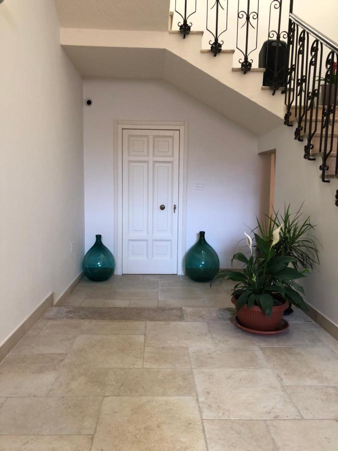 Carlo V - Con Piscina E Giardino Privati Daire Lecce Dış mekan fotoğraf