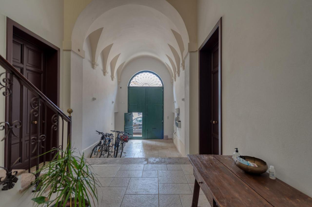 Carlo V - Con Piscina E Giardino Privati Daire Lecce Dış mekan fotoğraf