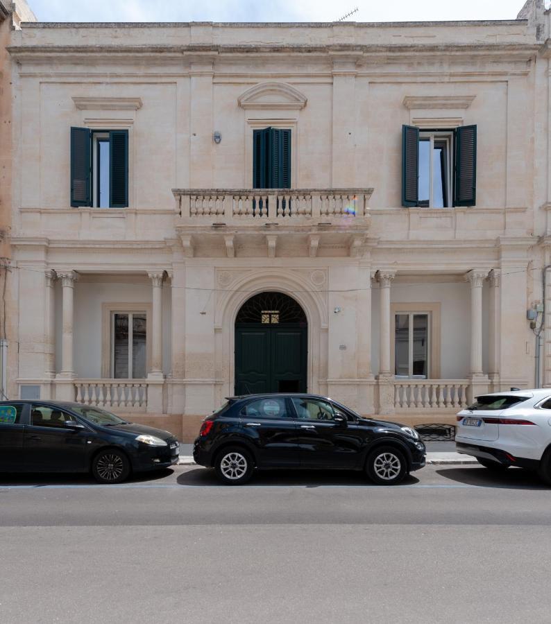 Carlo V - Con Piscina E Giardino Privati Daire Lecce Dış mekan fotoğraf