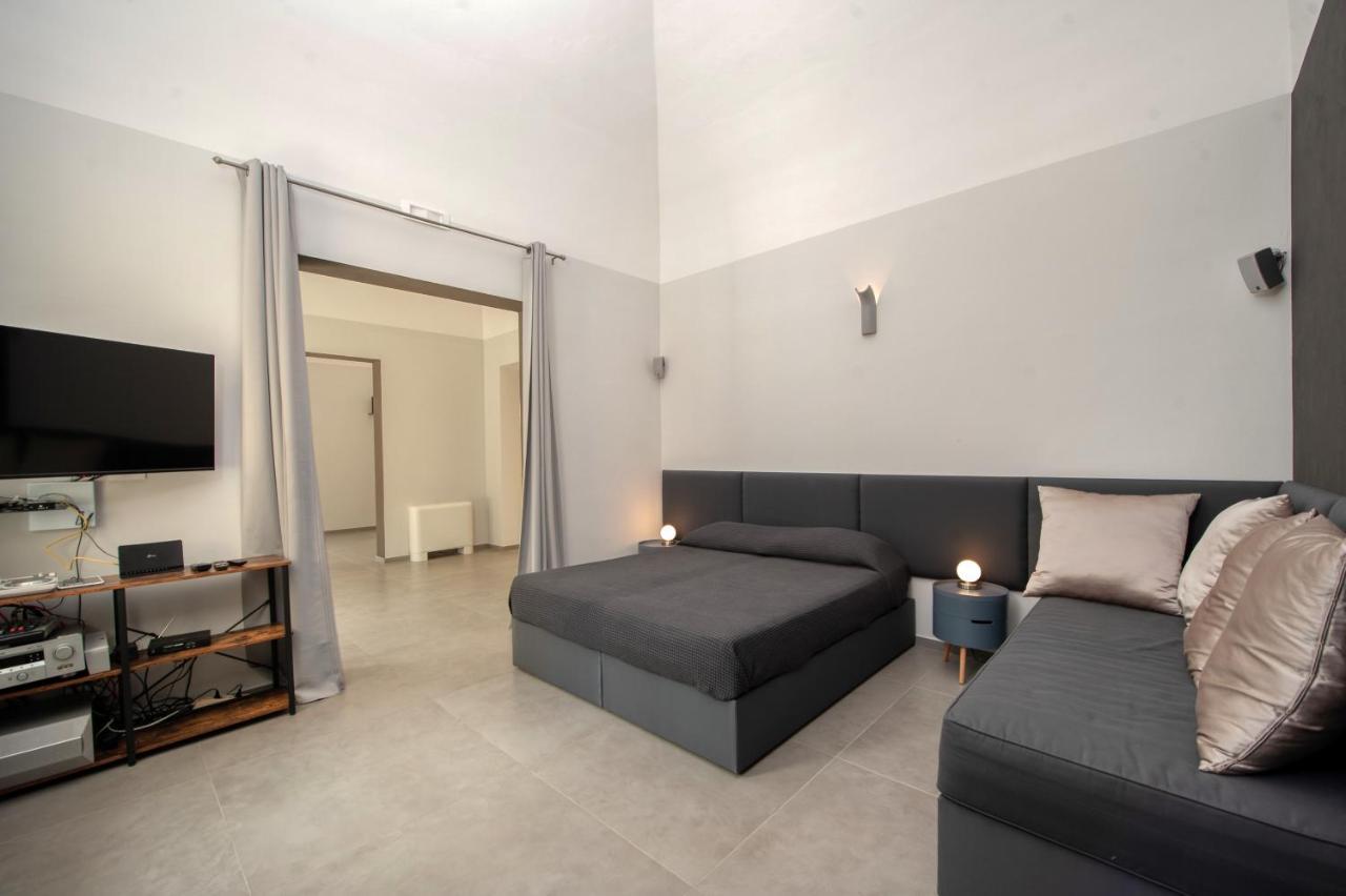 Carlo V - Con Piscina E Giardino Privati Daire Lecce Dış mekan fotoğraf
