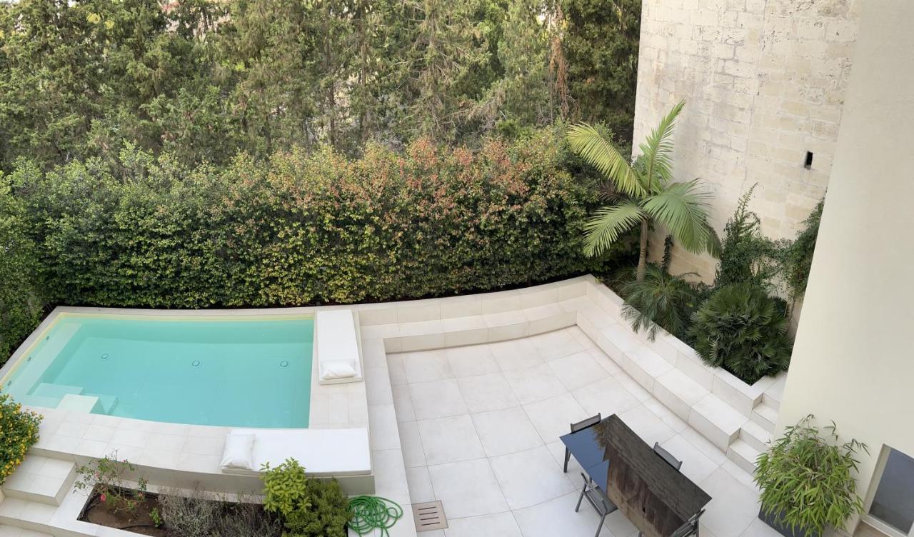 Carlo V - Con Piscina E Giardino Privati Daire Lecce Dış mekan fotoğraf